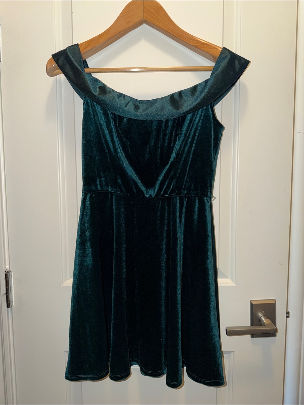 Girls' Emerald Green Velvet Off-Shoulder Formal Dress